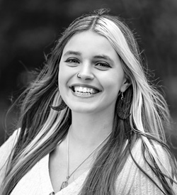 Myra Zuraski Headshot Photo