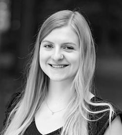 Sarah Laudenbach Headshot Photo