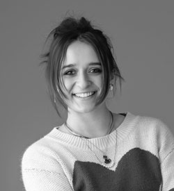 Greta Foster Headshot Photo